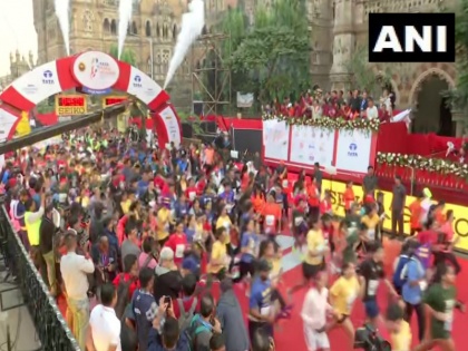 Mumbai: 64 year old Gajanan Maljalkar died of cardiac arrest while running the Tata Mumbai Marathon | महाराष्ट्रः मुंबई मैराथन में दौड़ते समय कार्डियक अरेस्ट से 64 साल के बुजुर्ग की मौत, सात लोगों को आया हार्ट अटैक