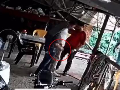 Mumbai Police video viral kept drugs in its own pocket to trap a person 4 soldiers suspended | मुंबई पुलिस की शर्मनाक हरकत! शख्स को फंसाने के लिए खुद जेब में रखा ड्रग्स, 4 जवान निलंबित Mumbai Police video viral kept drugs in its own pocket to trap a person 4 soldiers suspended | मुंबई पुलिस की शर्मनाक हरकत! शख्स को फंसाने के लिए खुद जेब में रखा ड्रग्स, 4 जवान निलंबित