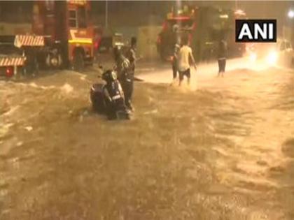 Mumbai Rains: 2nd July 2019 has been declared as holiday for all schools due to heavy rain | मुंबई बारिशः दीवार गिरने से 12 लोगों की मौत, आज सभी स्कूलों को बंद रखने का सरकार ने किया ऐलान