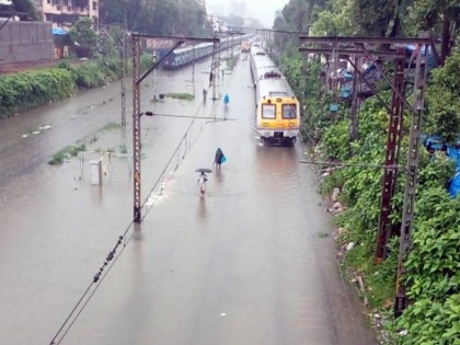 haevy rain in mumbai Nagarpalika chief Pravin Pardeshi says climate change is responsible | भारी बारिश से मुंबई का बेहाल, नगरपालिका प्रमुख प्रवीण परदेशी ने जलवायु परिवर्तन को ठहराया जिम्मेदार