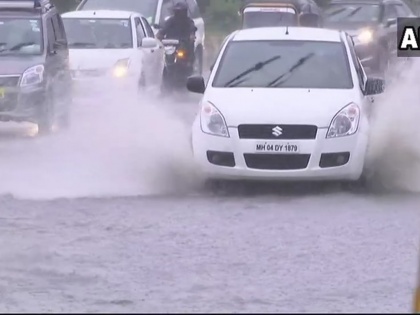 Maharashtra Heavy rain lashes Mumbai leaving streets water-logged in several parts of the city Kurla | महाराष्ट्र: मुंबई में भारी बारिश से जन जीवन अस्त-व्यस्त, सड़कों और कई इलाकों में भरा पानी