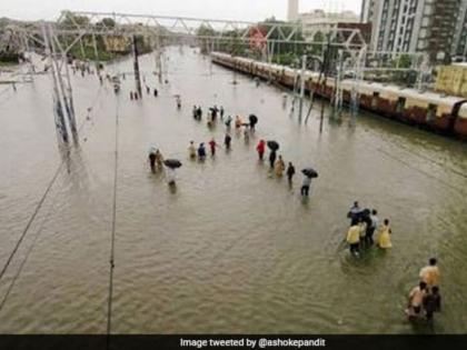 ashoke pandit twitter reaction on mumbai condition in rain | बारिश में मुंबई पर बॉलीवुड प्रोड्यूसर का फूटा गुस्सा, कहा-यह कोई विकास नहीं बल्कि शर्म की बात है
