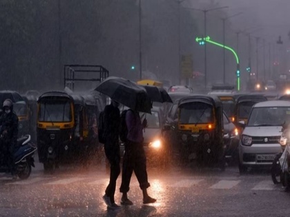 Mumbai residents to get monsoon weather updates on mobile phones says civic body | मुंबई: बीएमसी ने शुरू की नई सेवा, अब मोबाइल फोन पर मिलेगी मॉनसून की सूचना, एसएमएस से किया जाएगा सतर्क