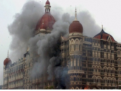 10 years of 26/11 Mumbai attacks here is the flashback of the brutal terror attack | 26/11 हमले को हुए 10 साल, लश्कर-ए-तैयबा के आतंकियों ने ऐसे दहलायी थी मायानगरी