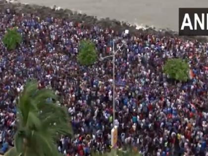 Team India Victory Parade Crowd of fans gathered at Marine Drive Mumbai Police appealed to the people told how to avoid jam | Team India Victory Parade: मरीन ड्राइव पर उमड़ा फैन्स का सैलाब; मुंबई पुलिस ने लोगों से की अपील, जाम से बचने का बताया तरीका