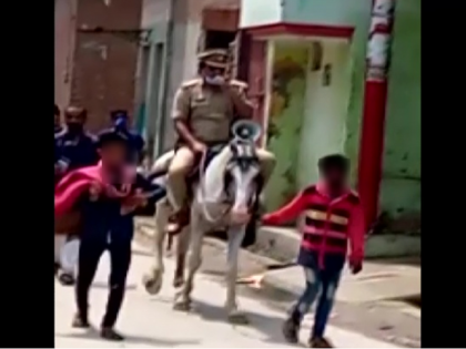 Video: Police officer announcing lockdown on horse in Moradabad, video went viral | Video: मुरादाबाद में घोड़े पर बैठकर लॉकडाउन की घोषणाएं करते पुलिस अधिकारी, वीडियो हुआ वायरल