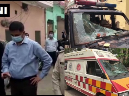 Uttar Pradesh: Coronavirus medical team attacked in Moradabad, stones petling on ambulance | उत्तर प्रदेश: मुरादाबाद में कोरोना जांच करने गई मेडिकल टीम पर लोगों ने बरसाए पत्थर, CM योगी ने लिया संज्ञान