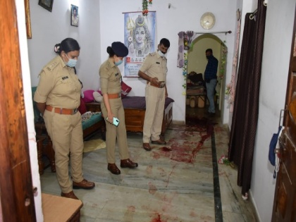 Madhya Pradesh Three people including girlfriend were shot dead due to love affair, later the accused also committed suicide | प्रेम प्रसंग के चलते प्रेमिका सहित तीन लोगों की गोली मारकर हत्या, बाद में आरोपी ने खुद भी आत्महत्या की