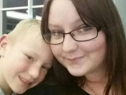 The school was going to raise the mother to get ready, but she had to do something like this to call the police | मां की मौत के बाद मासूम ने दिखाई हिम्मत, सोशल मीडिया में लोग कर रहे हैं सलाम The school was going to raise the mother to get ready, but she had to do something like this to call the police | मां की मौत के बाद मासूम ने दिखाई हिम्मत, सोशल मीडिया में लोग कर रहे हैं सलाम