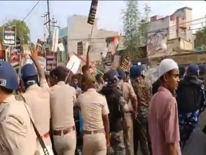 Violence breaks out in Bengal's Murshidabad during protest march demanding withdrawal of Waqf Bill | West Bengal: वक्फ बिल वापस लेने की मांग को लेकर मुर्शिदाबाद में विरोध मार्च के दौरान हिंसा भड़की