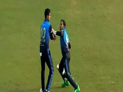 mushfiqur rahim tried to slap nasum ahmed video goes viral | कैच लपकने के बाद मुशफिकुर रहीम को आया गुस्सा, अपने ही टीम के खिलाड़ी पर उठाया हाथ, वीडियो वायरल