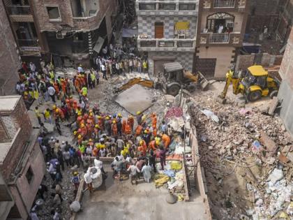 Mustafabad building collapse Death 11 rescue operation Delhi's Shakti Vihar police | Mustafabad building collapse: दिल्ली के शक्ति विहार में मरने वालों की संख्या बढ़कर हुई 11, बचाव अभियान जारी