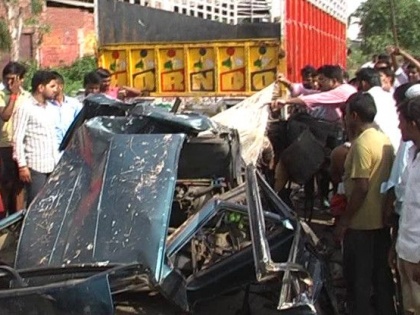 Three People Died In A Roadways Bus And Car Accident In uttar pradesh. | मुजफ्फरनगर में कार-बस में जोरदार टक्कर, दिल्ली के तीन लोगों की मौत, 14 घायल