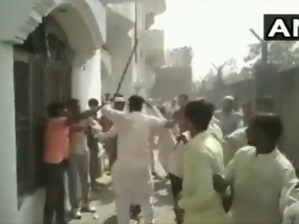Lok Sabha Election 2019: Clashes broke out in Congress Nasimuddin Siddiqui Meeting in Muzaffarnagar | मुजफ्फरनगर: कांग्रेस उम्मीदवार की मीटिंग में झड़प, खाने के लिए चली लाठी