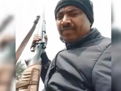 Video: Man was teaching children in Bihar with gun in hand, order for investigation after video went viral | Video: बिहार में बंदूक हाथ में लेकर बच्चों को पढ़ा रहा था शख्स, वीडियो वायरल होने के बाद जांच के आदेश