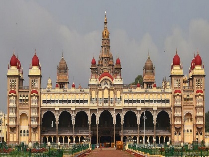 Karnataka: Mysore Palace where wearing shoes and slippers is not allowed, know about this grand palace | कर्नाटक: मैसूर पैलेस जहां जूते-चप्पल पहन कर जाने की नहीं है इजाजत, जानिए इस भव्य महल के बारे में