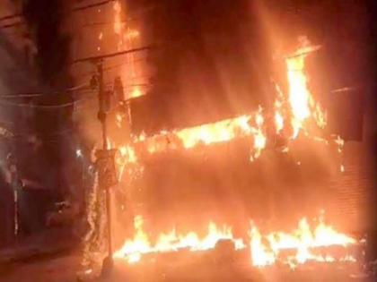 fire breaks out at Noida cooler factory eight workers scorched mostly women | नोएडा के कूलर कारखाने में लगी भीषण आग, आठ कामगार झुलसे, ज्यादातर महिलाएं; एक की हालत गंभीर