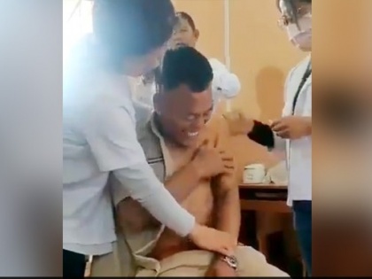 IPS shared video as soon as the nurse touched the policeman while touching the vaccine. | वैक्सीन लगाते समय नर्स के छूते ही पुलिसवाले ने किया कुछ ऐसा कि देखकर नहीं रोक पाएंगे हंसी, IPS ने साझा किया वीडियो