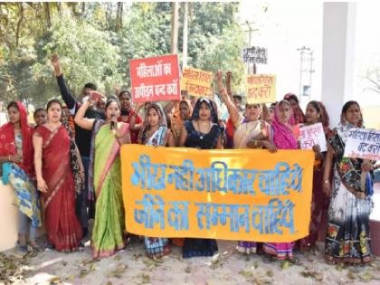 Demand for prohibition of liquor arose in Nagepur, the ideal village of Prime Minister on International Women's Day | अंतरराष्ट्रीय महिला दिवस पर प्रधानमंत्री नरेंद्र मोदी के आदर्श गांव नागेपुर में उठी शराब बंदी की मांग