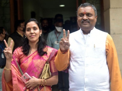 Nagpur Municipal Corporation Dayashankar Tiwari elected 54th mayor Manisha Dhavade both got 107 votes Congress-BSP | नागपुर महानगरपालिकाः दयाशंकर तिवारी चुने गए 54वें मेयर, मनीषा धावड़े उपमहापौर, दोनों को मिले 107 मत, कांग्रेस-बसपा को झटका
