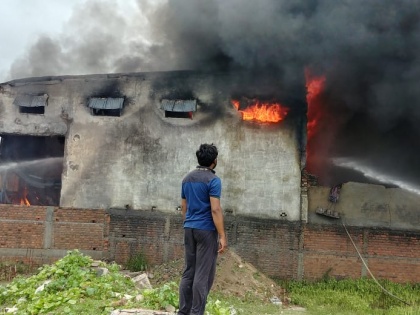 Nagpur: Fire in two factories, loss of millions of lives | नागपुर: दो कारखानों में लगी आग, हुआ लाखों का नुकसान