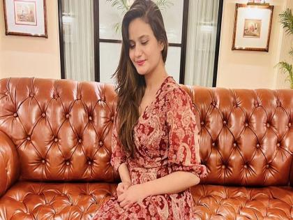 In Gurugram, female YouTuber namra qadir extorted 80 lakh rupees from a man by trapping him in a honey trap, now arrested and reached in lockup, know the whole story | यूट्यूबर नामरा कादिर ने हनी ट्रैप में फंसाकर शख्स से वसूला 80 लाख रुपया, अब गिरफ्तार होकर पहुंची हवालात में, जानिए पूरा किस्सा In Gurugram, female YouTuber namra qadir extorted 80 lakh rupees from a man by trapping him in a honey trap, now arrested and reached in lockup, know the whole story | यूट्यूबर नामरा कादिर ने हनी ट्रैप में फंसाकर शख्स से वसूला 80 लाख रुपया, अब गिरफ्तार होकर पहुंची हवालात में, जानिए पूरा किस्सा