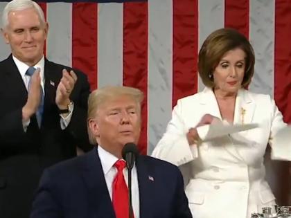 Watch President Donald Trump snub top Democrat Nancy Pelosi outstretched hand | Viral Video: महाभियोग का सामना कर रहे ट्रंप की हुई किरकिरी, नैन्सी पॉलिसी ने फाड़ी भाषण की कॉपी Watch President Donald Trump snub top Democrat Nancy Pelosi outstretched hand | Viral Video: महाभियोग का सामना कर रहे ट्रंप की हुई किरकिरी, नैन्सी पॉलिसी ने फाड़ी भाषण की कॉपी