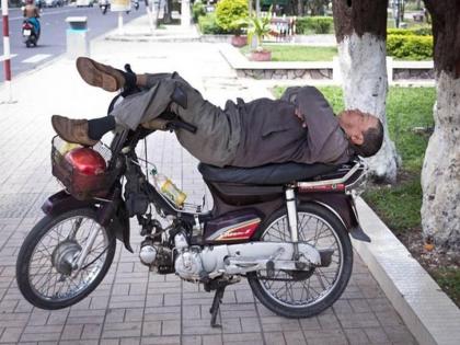 Napping for more than 30 minutes harmful for health study know ling nap disadvantages its right way | स्टडी: 30 मिनट से ज्यादा झपकी लेना सेहत के लिए है हानिकारक, जानें लंबे पावर नैप के नुकसान और इसका सही तरीका