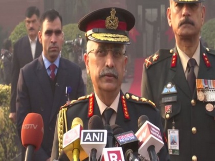 Army chief General MM Naravane pays tribute to personnel killed in Handwara, says- India proud of five security personnel | सेना प्रमुख ने कहा- पाकिस्तान की दिलचस्पी कोविड-19 से मुकाबला करने में नहीं, अब भी आतंकवादी एजेंडे पर कर रहा काम