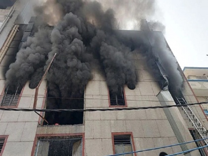 Delhi Narela factory fire incident atleast 2 people dies says reports, many trapped | दिल्ली के नरेला में फैक्ट्री में लगी भीषण आग, कम से कम दो की मौत