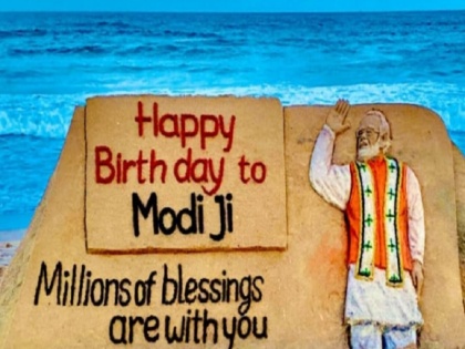 Sudarsan Pattnaik wishes PM Narendra Modi happy birthday sand art tweets image | सुदर्शन पटनायक ने रेत पर अद्भुत अंदाज में पीएम मोदी के लिए लिखा, 'Happy Birthday', ट्वीट की तस्वीर