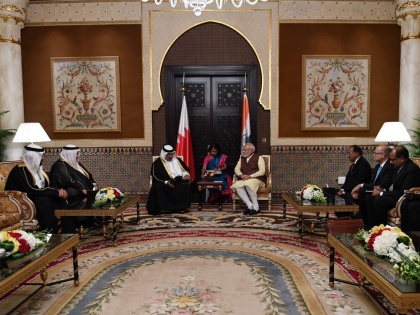 PM Modi meets Wali Ahad of Bahrain, discuss strengthening relationship between the two countries | पीएम मोदी ने की बहरीन के वली अहद से मुलाकात, दोनों देशों के बीच रिश्ते मजबूत करने पर चर्चा