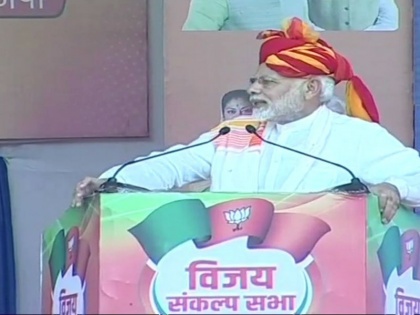 Prime Minister Narendra Modi in Ajmer rally live hindi update | राजस्‍थान चुनावः अजमेर में पीएम मोदी ने इस काम के लिए थपथपाई वसुधंरा राजे की पीठ, बोले- मुझे भी पुण्य मिला