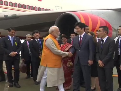 PM Narendra Modi arrives in Osaka Japan, He will be attending the G20 summit here | जी-20 शिखर सम्मेलन में हिस्सा लेने जापान पहुंचे PM मोदी, डोनाल्ड ट्रंप सहित दुनिया के प्रमुख नेताओं से करेंगे मुलाकात