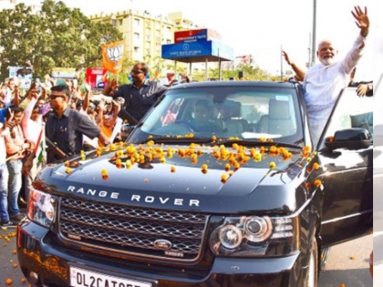 Indian politicians and their SUVs PM Modi Range Rover to Rahul Gandhi Landcruiser | पीएम मोदी से लेकर राहुल गांधी तक, इन पॉवरफुल कारों का करते हैं इस्तेमाल
