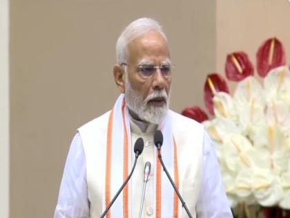 PM Modi unveils stamps and coins on Acharya Vidyanand Maharaj's 100th birth anniversary | पीएम मोदी ने आचार्य विद्यानंद महाराज की 100वीं जयंती पर डाक टिकट और सिक्के जारी किए