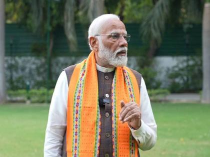 PM Modi on Kejriwal's allegation it is better "if these people read the Constitution, read the law of the country | केजरीवाल के आरोप पर पीएम मोदी का पलटवार, कहा- "बेहतर होगा अगर ये लोग संविधान पढ़ें, देश का कानून पढ़ें"