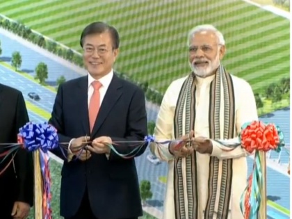 PM narendra modi South Korean President Moon Jae in Samsung mobile factory inauguration Noida | नोएडा में दुनिया की सबसे बड़ी मोबाइल फैक्ट्री का दक्षिण कोरियाई राष्ट्रपति और PM मोदी ने किया उद्घाटन