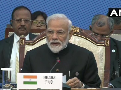 PM Narendra Modi addressing the leaders of Shanghai Cooperation Organisation member states at the SCO summit in Bishkek | SCO Summit: आतंकवाद पर जमकर बरसे पीएम मोदी, कहा- इसके खिलाफ एकजुट होना होगा!