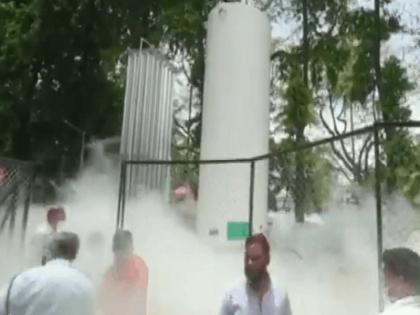 Nashik Oxygen tanker leak incident 11 people died FDA Minister Dr Rajendra Shingane | नासिक के अस्पताल में ऑक्सीजन टैंक लीक, वेंटिलेटर पर 22 मरीजों की मौत, देखें वीडियो Nashik Oxygen tanker leak incident 11 people died FDA Minister Dr Rajendra Shingane | नासिक के अस्पताल में ऑक्सीजन टैंक लीक, वेंटिलेटर पर 22 मरीजों की मौत, देखें वीडियो