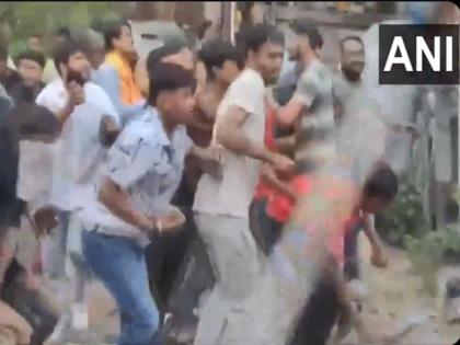 Stone pelting, unrest in Nashik during Bangladesh protest march over alleged attack on Hindus | महाराष्ट्र: हिंदुओं पर कथित हमले को लेकर बांग्लादेश में विरोध मार्च के दौरान नासिक में पथराव, अशांति Stone pelting, unrest in Nashik during Bangladesh protest march over alleged attack on Hindus | महाराष्ट्र: हिंदुओं पर कथित हमले को लेकर बांग्लादेश में विरोध मार्च के दौरान नासिक में पथराव, अशांति