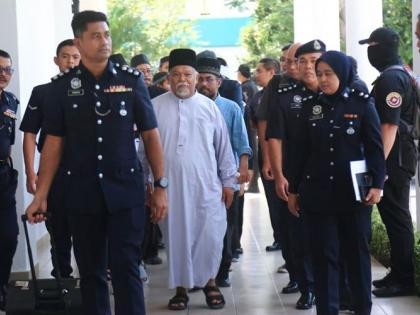 Malaysia Islamic Business Sexual harassment 500 children Serious allegations against 22 members including CEO Naseeruddin Mohammad Ali may face 20 years in jail | Malaysia Islamic Business Group: 500 से ज्यादा बच्चों से यौन उत्पीड़न?, सीईओ नसीरुद्दीन मोहम्मद अली, पत्नी और बेटे अशारी सहित 22 सदस्यों पर गंभीर आरोप, हो सकती है 20 वर्ष की जेल