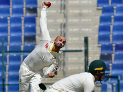Pak vs Aus: Nathan Lyon destroys Pakistan with four wickets in six balls | इस ऑस्ट्रेलियाई गेंदबाज ने छह गेंदों में लिए चार विकेट, मिशेल जॉनसन को छोड़ा पीछे
