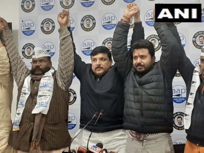Bahujan Samaj Party (BSP) candidate Nathuram Kashyap from Karawal Nagar joins Aam Aadmi Party | दिल्ली चुनाव: बसपा को बड़ा झटका, करावल नगर से BSP उम्मीदवार नाथूराम AAP में शामिल