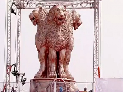 PM Narendra Modi unveiled 6.5m long bronze National Emblem cast on roof of new Parliament Building | पीएम मोदी ने नए संसद भवन पर बने 6.5 मीटर लंबे राष्ट्रीय प्रतीक का किया अनावरण, 9500 किलो है वजन, देखें वीडियो