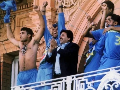 18 years after Natwest Series Final Win, Yuvraj Singh shirtless celebration pic goes viral | नेटवेस्ट सीरीज फाइनल में जीत के बाद युवराज सिंह ने भी उतारी थी टी-शर्ट, 18 साल बाद वायरल हुई तस्वीर