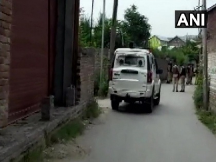 Jammu Kashmir Terrorists attacked Police in Nowgam on outskirts of Srinagar | जम्मू-कश्मीर: श्रीनगर के बाहरी इलाके नौगाम में आतंकियों का पुलिस टीम पर हमला, दो पुलिसकर्मी शहीद