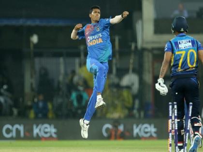 India vs Sri Lanka: Navdeep Saini cleans up Danushka Gunathilaka stumps with 147-kmph yorker during 2nd T20 | IND vs SL: नवदीप सैनी ने 147 किमी/घंटे की रफ्तार वाली खतरनाक यॉर्कर से किया श्रीलंकाई बल्लेबाज को बोल्ड, देखें वीडियो
