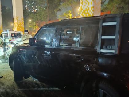 Mumbai Bullets fired on the road in Chembur bike riders shot businessman accused absconding | Mumbai: चेंबूर में सड़क पर चली गोलियां, बाइक सवारों ने बिजनेसमैन को मारी गोली; आरोपी फरार Mumbai Bullets fired on the road in Chembur bike riders shot businessman accused absconding | Mumbai: चेंबूर में सड़क पर चली गोलियां, बाइक सवारों ने बिजनेसमैन को मारी गोली; आरोपी फरार