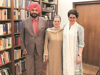 Delhi Congress leader Navjot Singh Sidhu arrives residence party's interim chief Sonia Gandhi farmer movement punjab  | किसान आंदोलन के बीच सोनिया गांधी से मिलने पहुंचे नवजोत सिंह सिद्धू, जानिए क्या है कारण